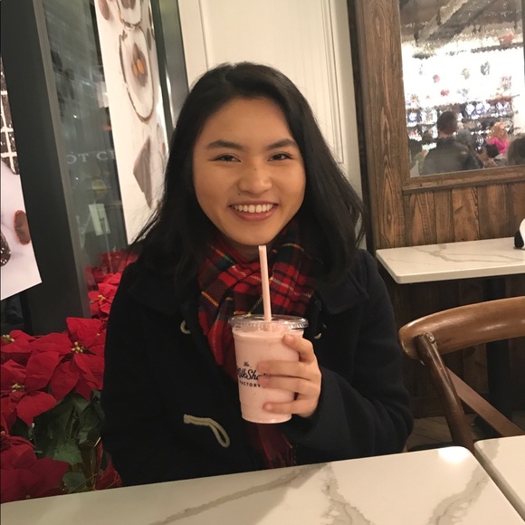 Profile Picture of Victoria Kong (@victoriarosek7) on Poshmark