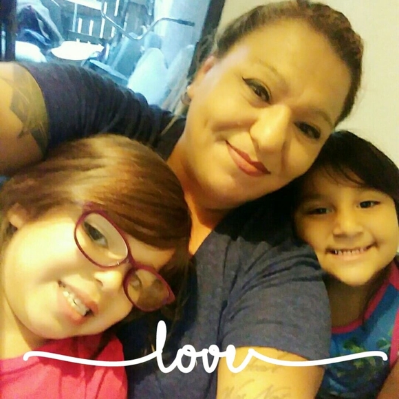 Profile Picture of Shelly Salinas (@75sanchez) on Poshmark