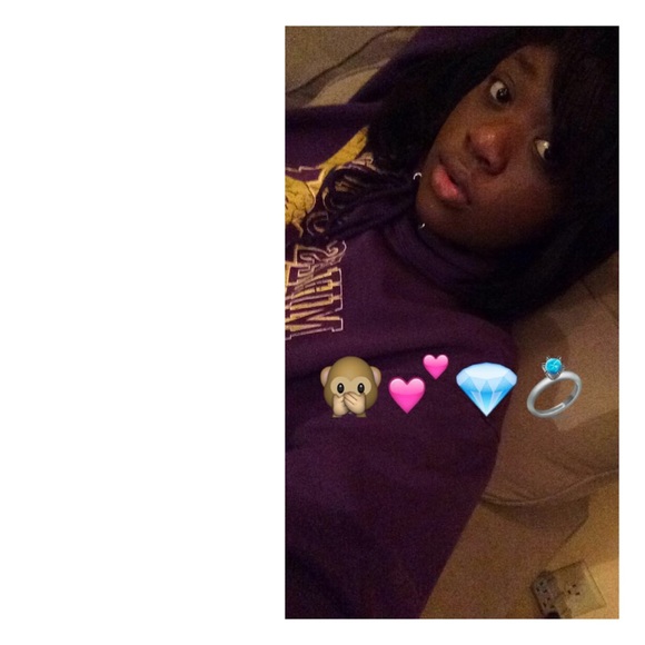 Profile Picture of Aurelia Brown (@_ayoniecy_) on Poshmark