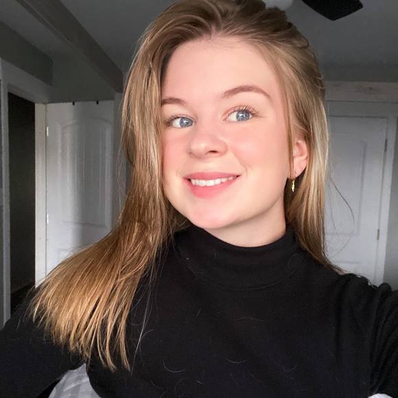 Profile Picture of Sonja Hettmann (@sonjahettmann) on Poshmark