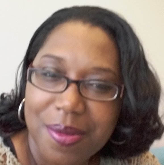 Profile Picture of Glynis Moore (@glynismoore65) on Poshmark