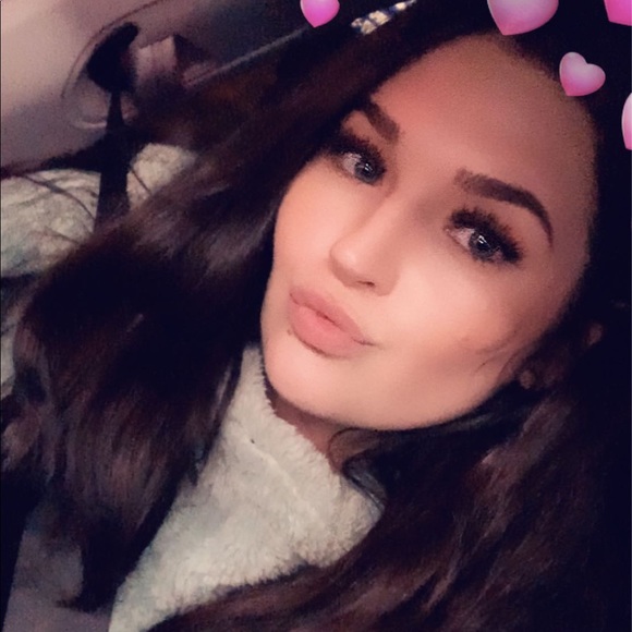 Profile Picture of Carly Grimmer (@carlygrimmer) on Poshmark