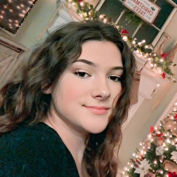 Profile Picture of Kate Allen (@katiebeth828) on Poshmark