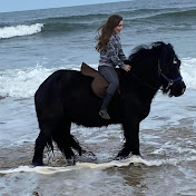 Profile Picture of Laci Thompson (@lacithompson2227) on Youtube