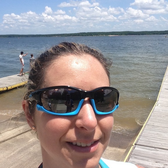 Profile Picture of Rachel Handren (@rachy0324) on Poshmark