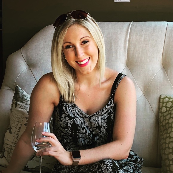 Profile Picture of Lauren Gressley (@lgfreshh) on Poshmark