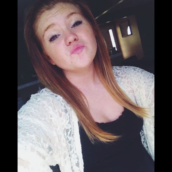 Profile Picture of Paige Belcher (@paige_belcher) on Poshmark