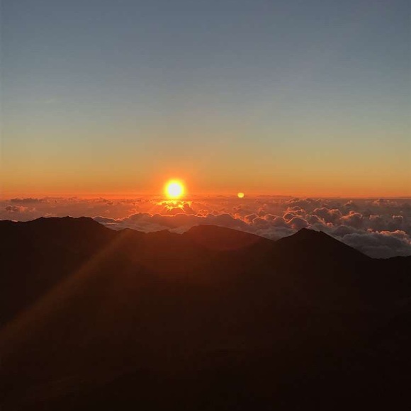 Profile Picture of Lawehe Vasconcellos (@vvehe) on Poshmark