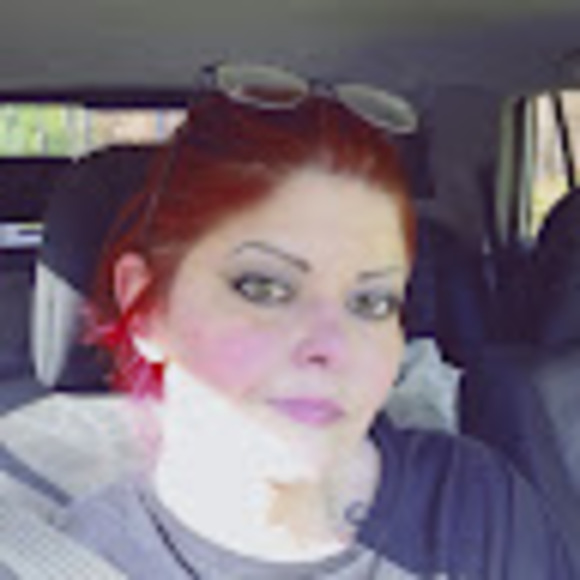 Profile Picture of Tara Housand (@tarahousand) on Poshmark