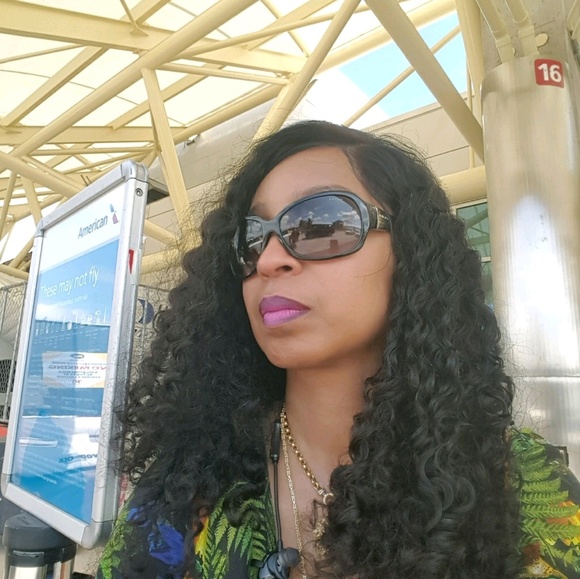 Profile Picture of Valyncia Neal (@sunnieneal) on Poshmark