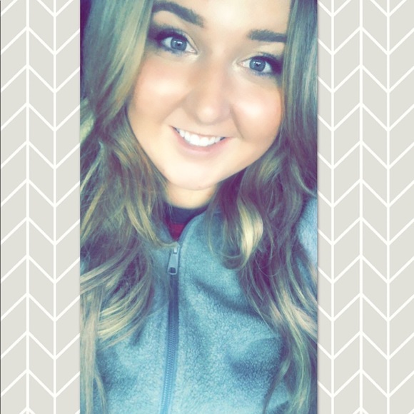 Profile Picture of Melissa Grieser (@missytmaher) on Poshmark