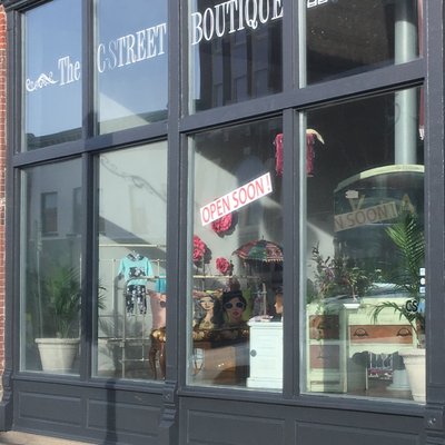 Profile Picture of The C Street Boutique (@RippeeCathy) on Twitter