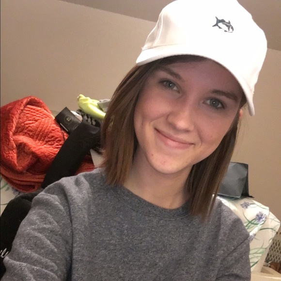 Profile Picture of Emily Giedeman (@emilygiedeman) on Poshmark