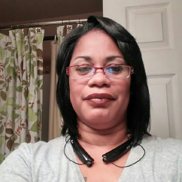 Profile Picture of Jean Hall (@neiceypoo1) on Poshmark