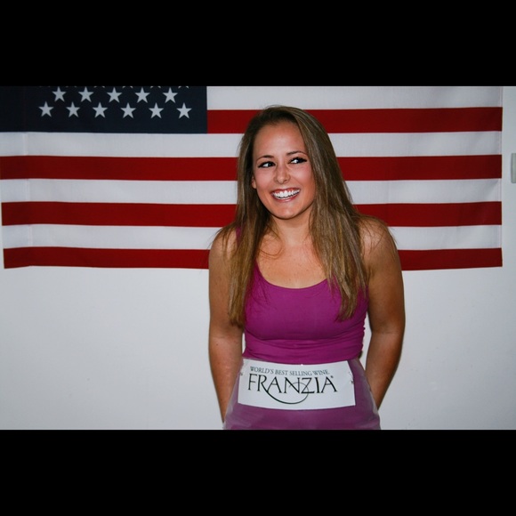 Profile Picture of Leah Stanley (@leah_stanley) on Poshmark