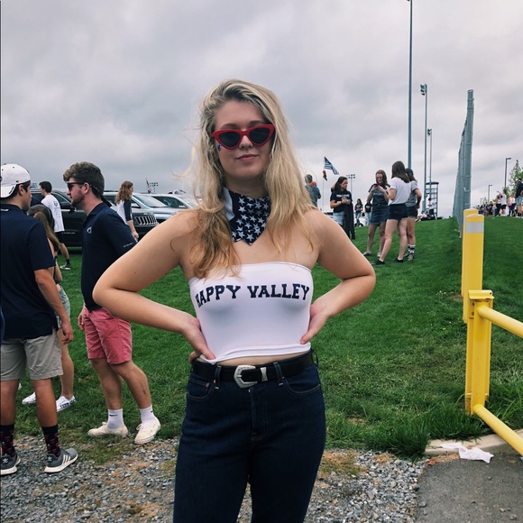 Profile Picture of Emily Zimbler (@egzimbler) on Poshmark