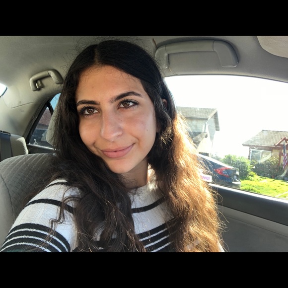Profile Picture of Lanna Jajou (@lannajajou) on Poshmark