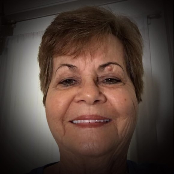 Profile Picture of Lavon Murrish (@lavonmurrish) on Poshmark