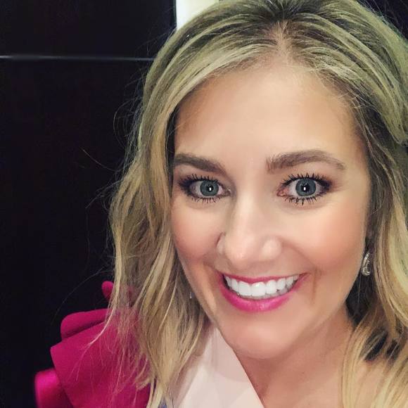 Profile Picture of Jill Vandermeer (@jillevandermeer) on Poshmark