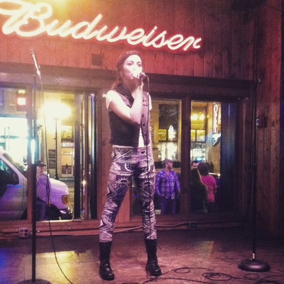 Profile Picture of Ashley Mennow (@amennow) on Poshmark