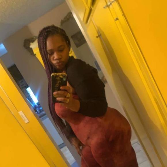 Profile Picture of Maxine Daniels-durr (@maxineld1) on Poshmark