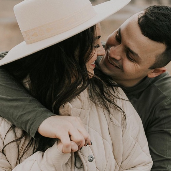 Ali Entzian - Poshmark Profile Picture of Ali Entzian (@ali1379) on Poshmark