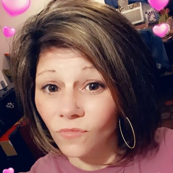 Tiffany Deavours - Poshmark Profile Picture of Tiffany Deavours (@tiffanydeavours) on Poshmark