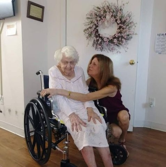 Profile Picture of Pamela Bridenthal (@pbridenthal) on Poshmark