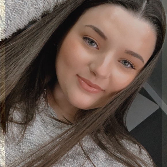 Profile Picture of Jessi Mitchell (@jessimitchell77) on Poshmark