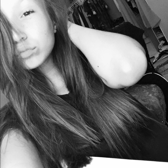 Profile Picture of Sammy Silva (@sammy3silva) on Poshmark