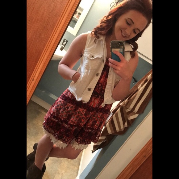 Profile Picture of Brittnee Weness (@brittnee_3) on Poshmark