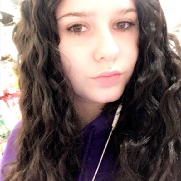 Profile Picture of Laura Marciszewski (@lauramac1114) on Poshmark