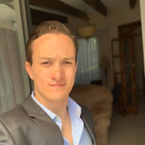 Profile Picture of David Routé (@davidroute44) on Poshmark