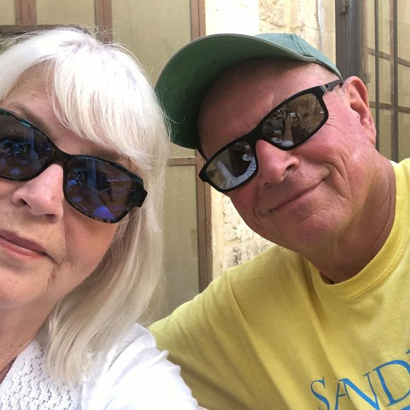 Profile Picture of Devona Hendricks (@devonahendricks) on Poshmark