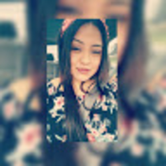 Profile Picture of Kim Bernal (@kim_bernal) on Poshmark