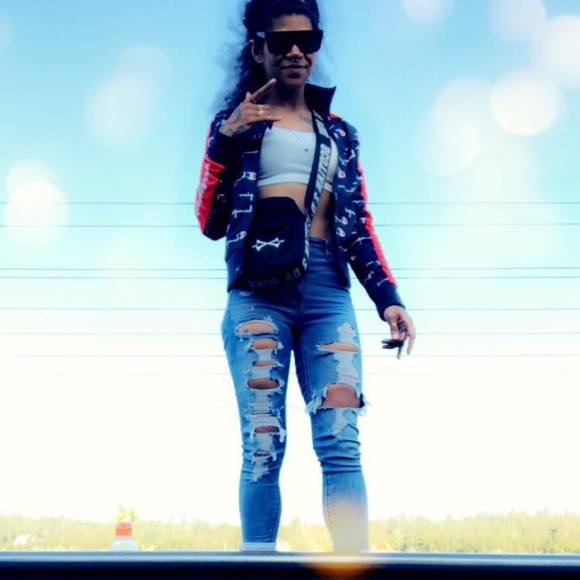 Jazmine Jazmine - Poshmark Profile Picture of Jazmine Jazmine (@cookiiedbaby) on Poshmark