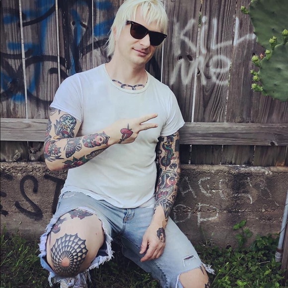 Profile Picture of Chris Prorock (@crosswires) on Poshmark