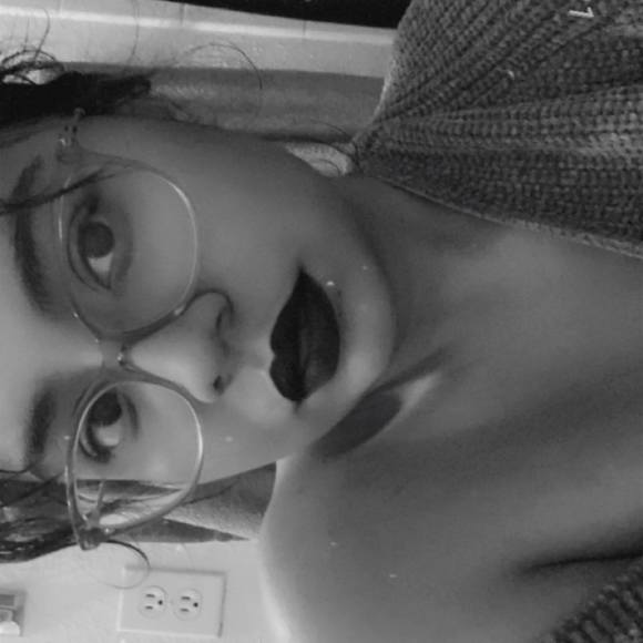 Profile Picture of Jocelyn Hidalgo (@jhida98) on Poshmark