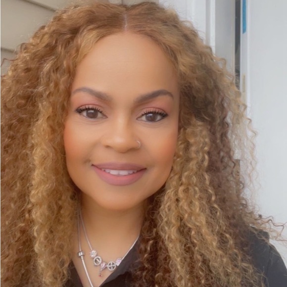 Profile Picture of Kimberly Trumbo (@kimberlytrumbo) on Poshmark