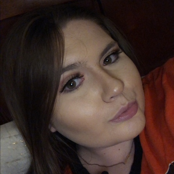 Profile Picture of Alyssa Ledbetter (@alyssalanea1030) on Poshmark