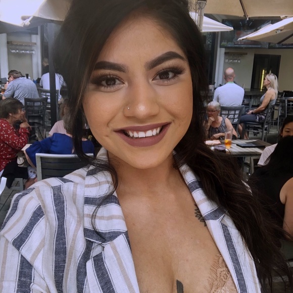 Profile Picture of Alexa Ortiz (@alexaadee) on Poshmark