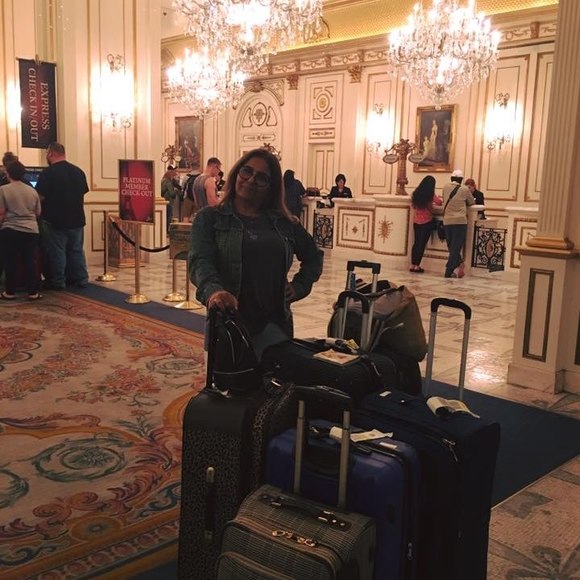 Profile Picture of Isabel Caamano (@manosmanyas2) on Poshmark