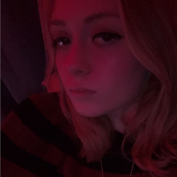 Profile Picture of Cianna Cullmann (@ciannarose23) on Poshmark