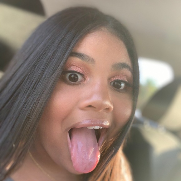 Profile Picture of Valerie Valerio (@valeriebaby201) on Poshmark