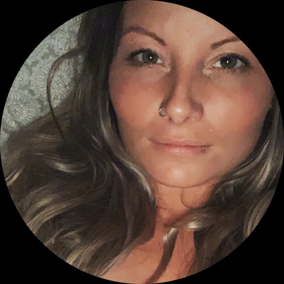 Profile Picture of Dominique Aiello (@dommy_babyy) on Poshmark