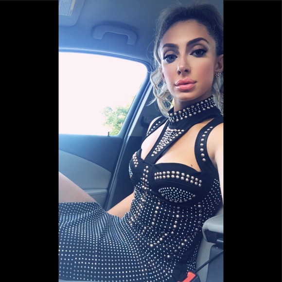 Profile Picture of Eva Hassan (@lalook1983) on Poshmark