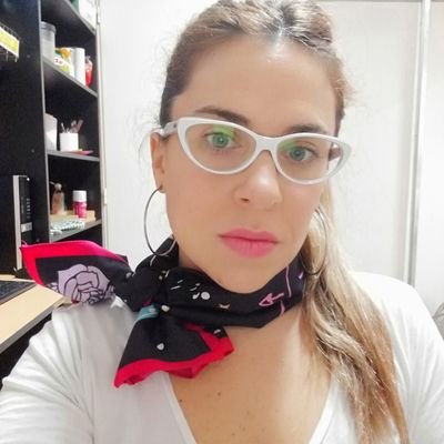 Profile Picture of Laura Baulo (@lacapalau) on Twitter