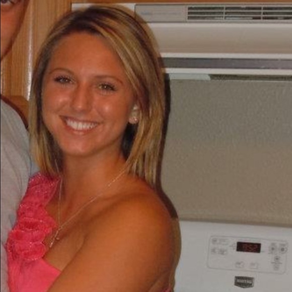 Profile Picture of Kayla Ackert (@kayla9989) on Poshmark