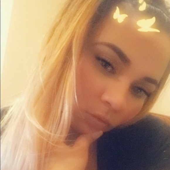 Profile Picture of Tori Evans (@leshaetori) on Poshmark
