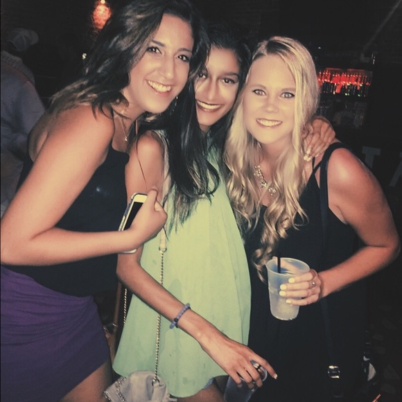 Profile Picture of Serena Patel (@serenaevan) on Poshmark